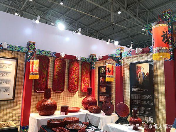 国家文化和旅游部长雒树刚、北京宣传部长杜飞进等领导参观非遗展